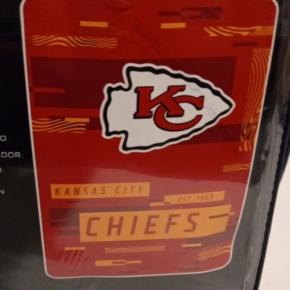 NWT NFL Kansas City Chiefs Royal Plush Raschel Blanket 60x80 - Picture 4 of 9
